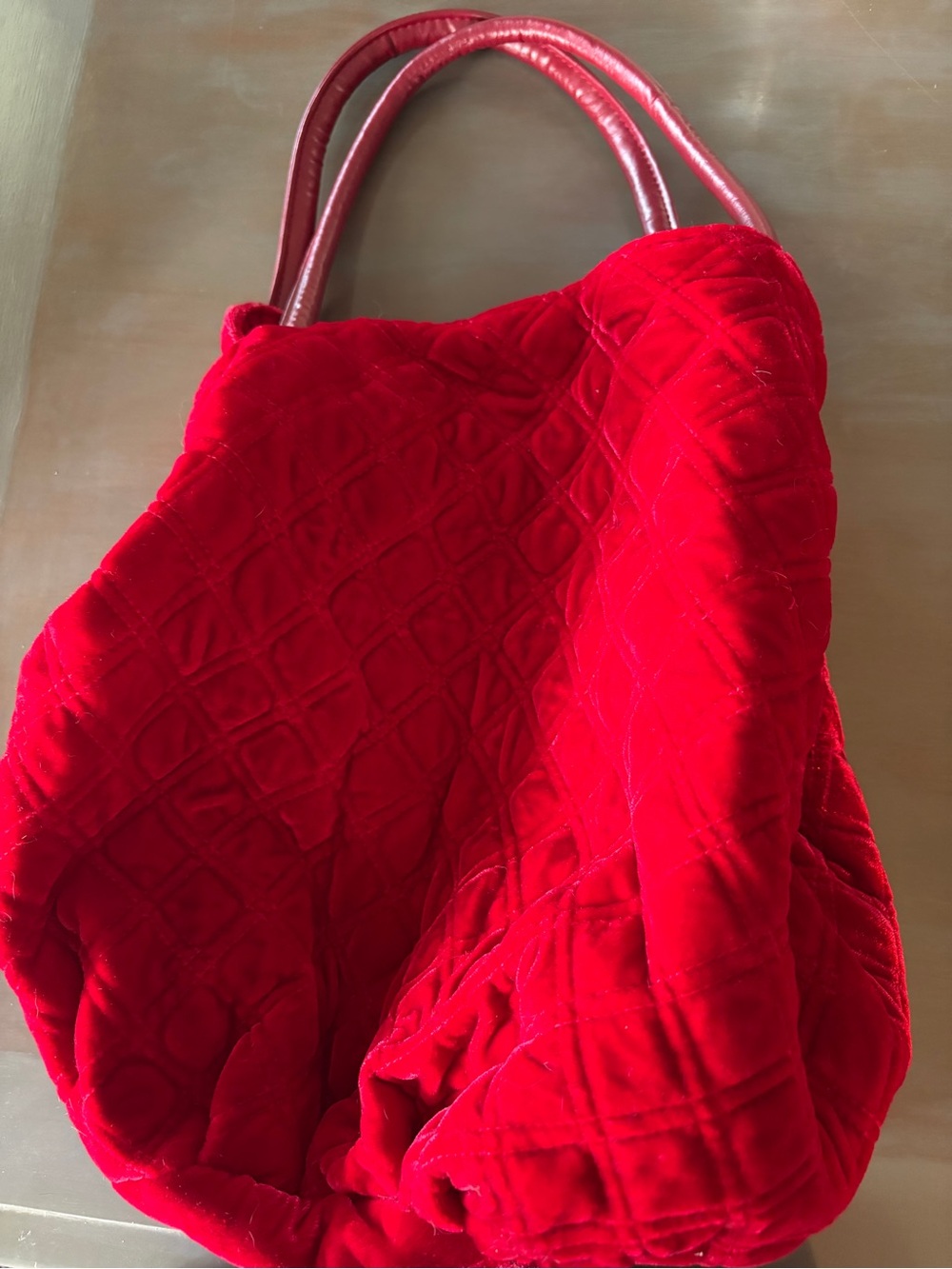 Murval Quilted Velvet Shoulder Bag in Red